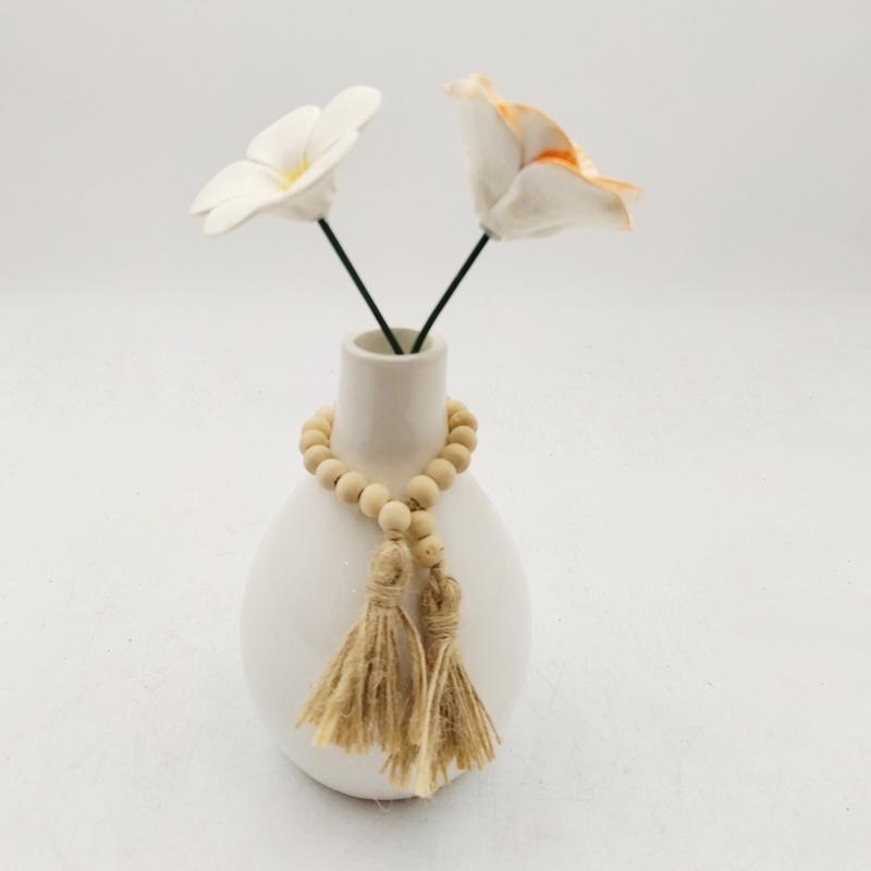 Ornamento di tavolo moderno su misura Contenitore di fiori in ceramica Fabbricazione a mano Glace e ceramica opaca Vaso di fiori per la decorazione domestica