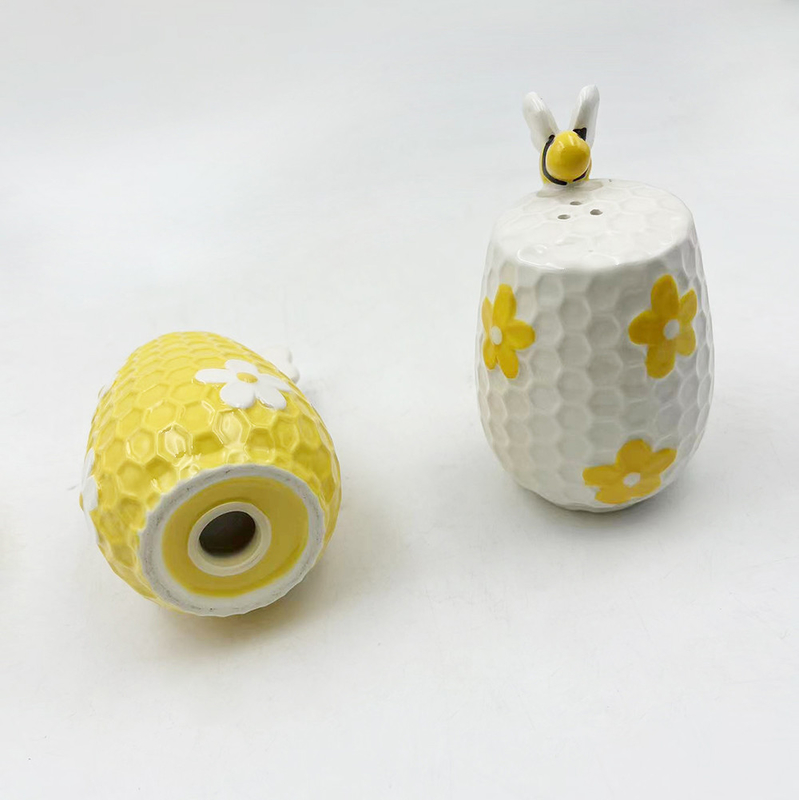 Flower And Bee Ceramic Salt And Pepper Shaker per accessori da cucina Decorazione domestica