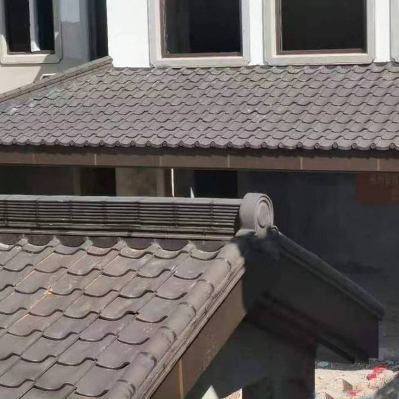 Piastrelle di tetto in ceramica tradizionale giapponese Materiale di argilla artigianale marrone rosso ideale per templi e giardini