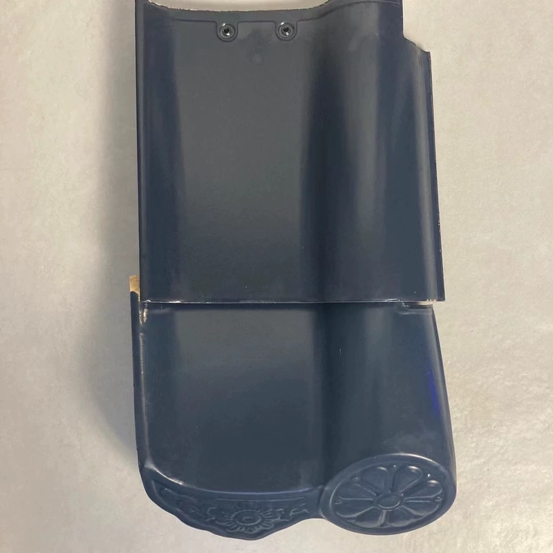 S Tipo di tetto spagnolo Piastrelle in ceramica Materiale durevole Grigio scuro Materiale di tetto impermeabile