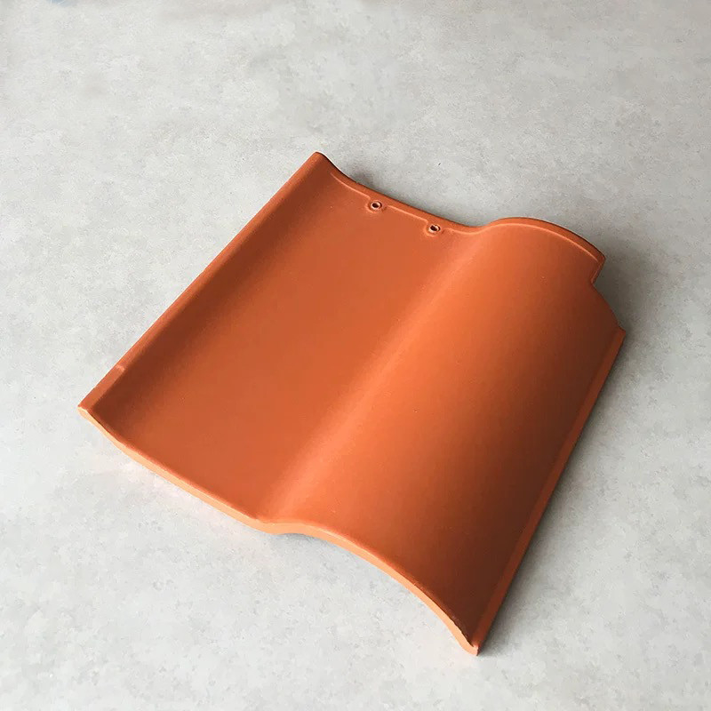 Piastrelle di tetto in ceramica spagnola a forma di S di alto grado Ceramica arrugginita Rossa Ideale per tetti inclinati