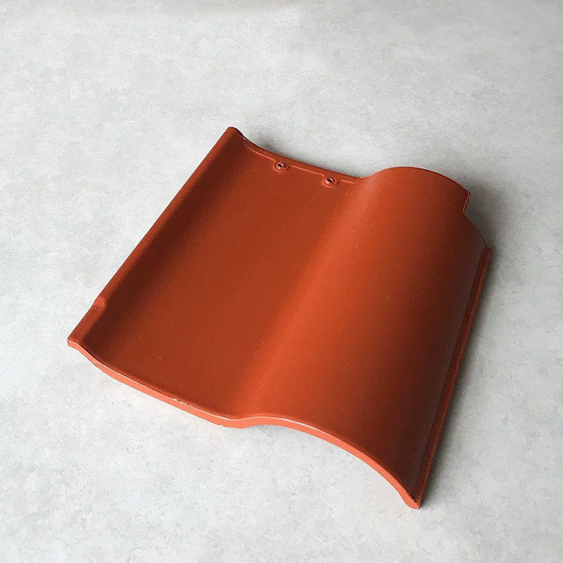 Piastrelle di tetto in ceramica spagnola a forma di S di alto grado Ceramica arrugginita Rossa Ideale per tetti inclinati
