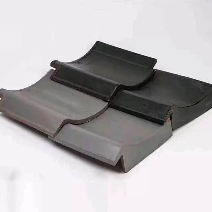 Tegole Giapponesi Minimaliste in Ceramica Piatta Kawara Nere Opache Sovrapponibili per Case con Struttura in Legno